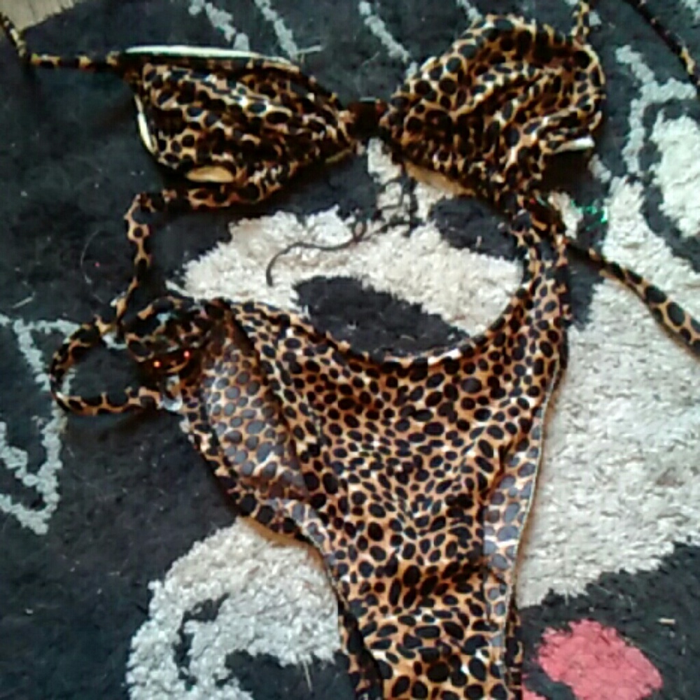A 2 Piece Woman Bathsuit- size 7/8